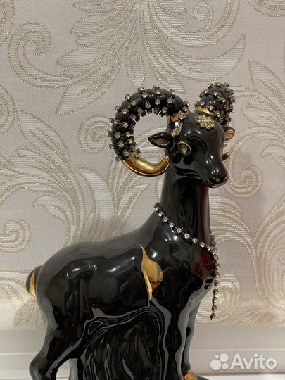 Статуэтка фарфор коза