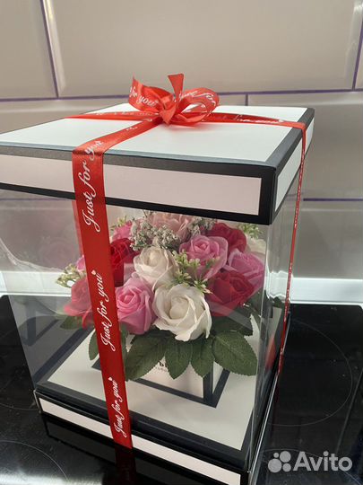 Букет из мыльных роз в прозрачной коробке