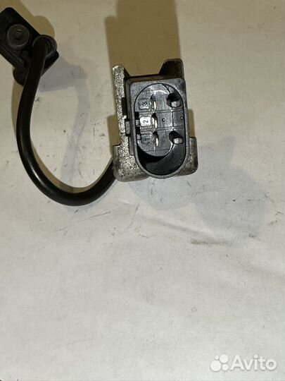 Датчик положения коленвала BMW E83 0281002477