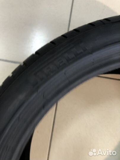 Pirelli P Zero PZ4 245/40 R20 99Y