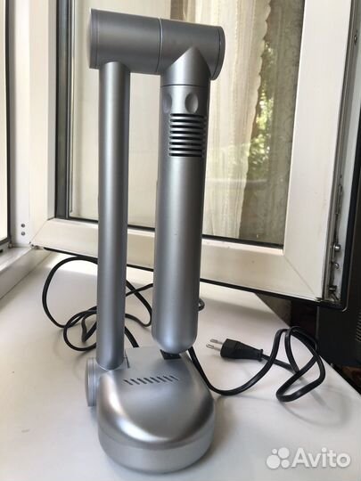 Настольный светильник с энергосберегающей лампой