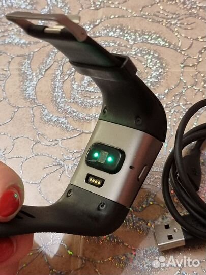 Фитнес браслет fitbit surge