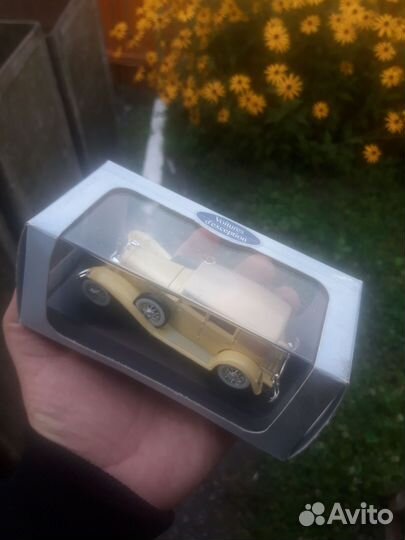 Коллекционная модель на постаменте. Новая