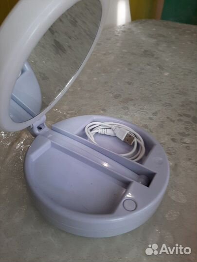 Компактное зеркало сподцветкой зеркало с 2х сторон