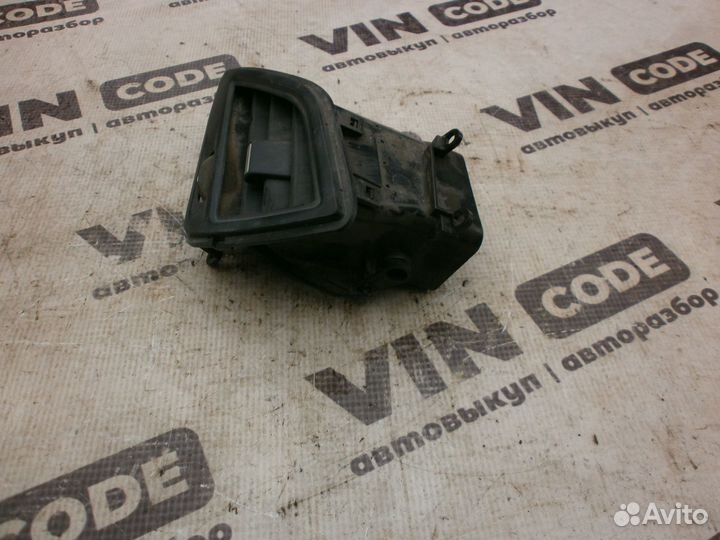 Дефлектор воздуховода правый Лада Веста