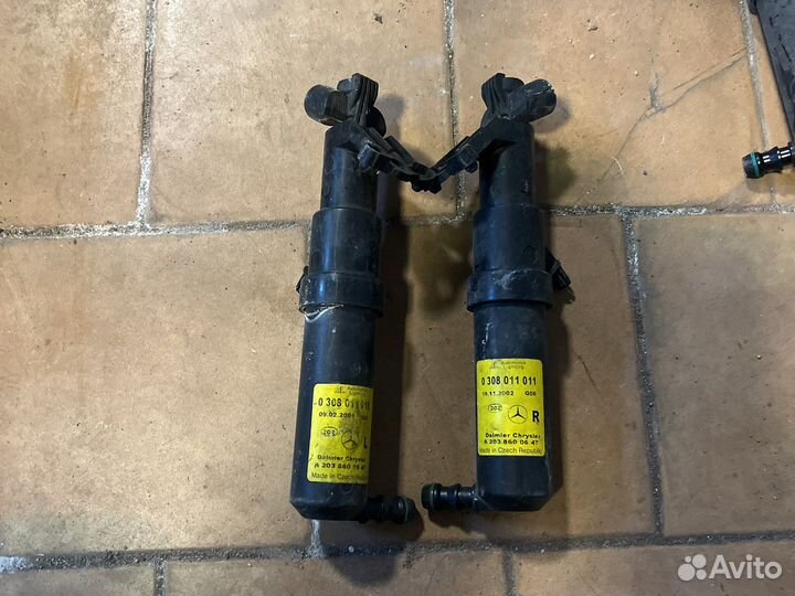 Форсунка омывателя фар Мерседес w203 c-класс