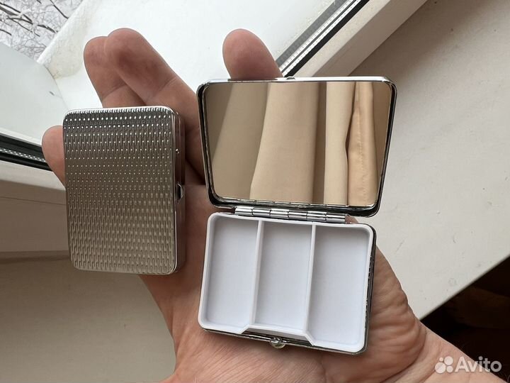 Таблетница с чароитом