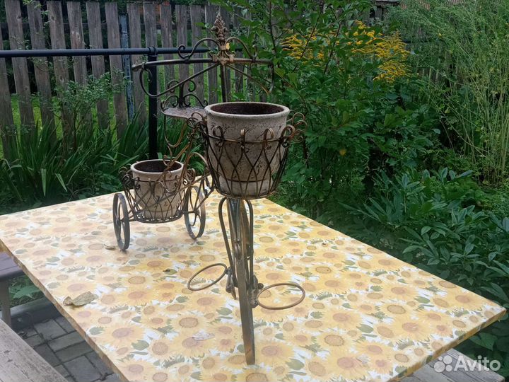 Подставка для цветов металлическая