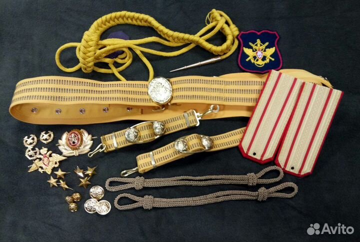 Брюки и фуражка от военной формы нового образца