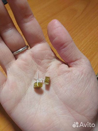 Серьги пусеты ручной работы из смолы