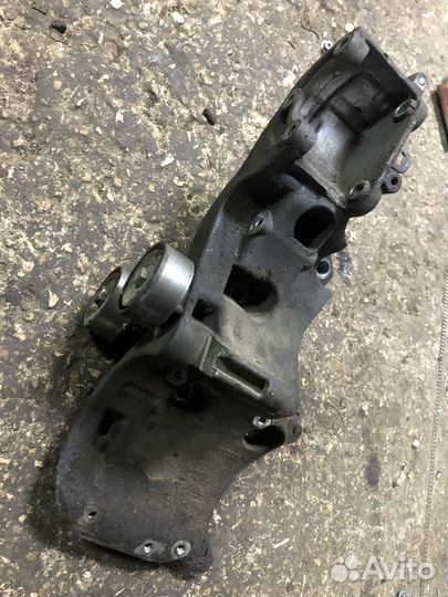 Кронштейн генератора Renault Logan 1