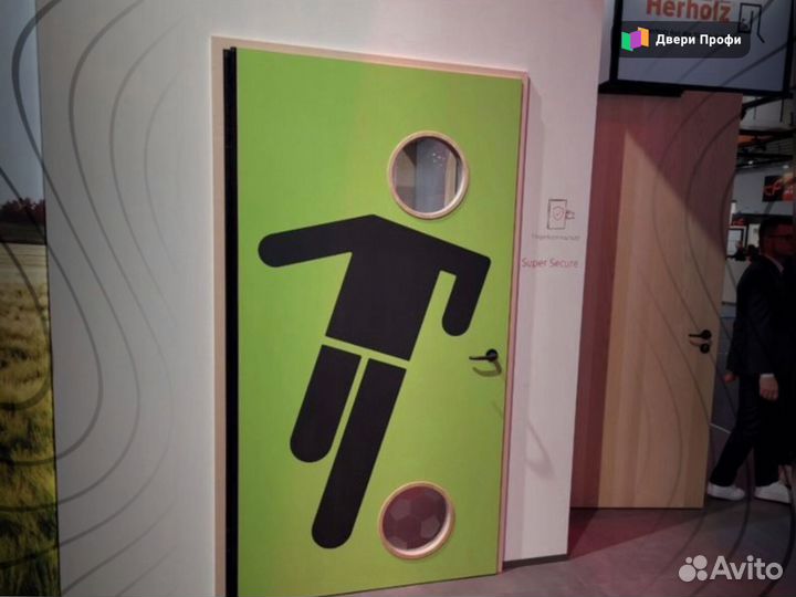 Двери с иллюминатором