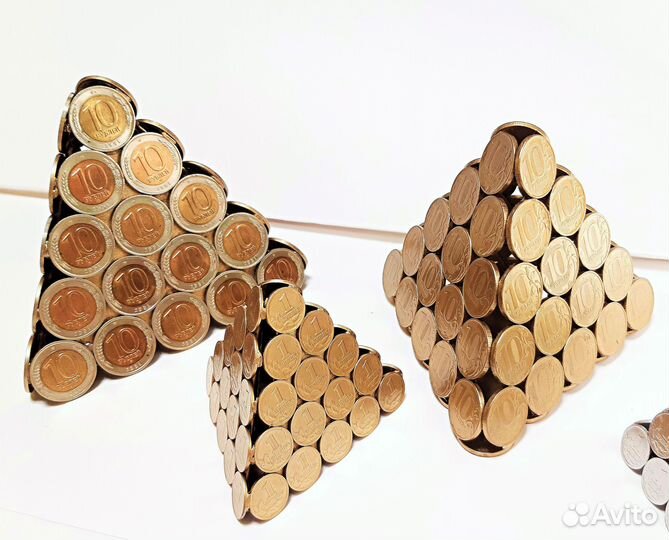 Подарочные пирамиды из монет