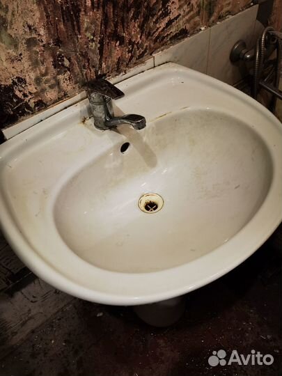 Раковина с тумбой