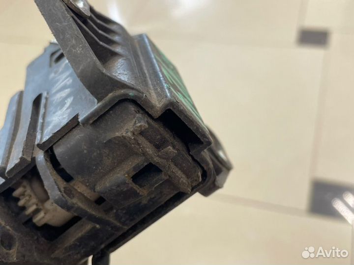 Замок багажника Mercedes Benz E-Class W124