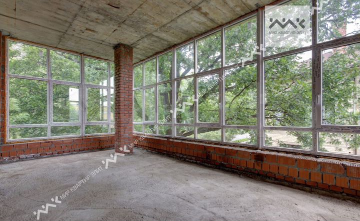 Коттедж 531 м² на участке 14 сот.