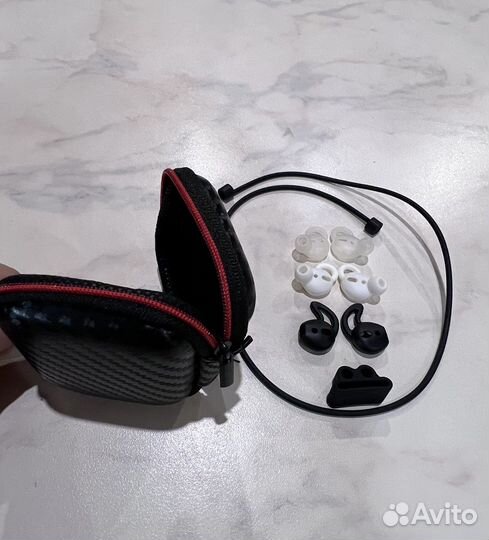 Чехол и накладки для Apple AirPods 2