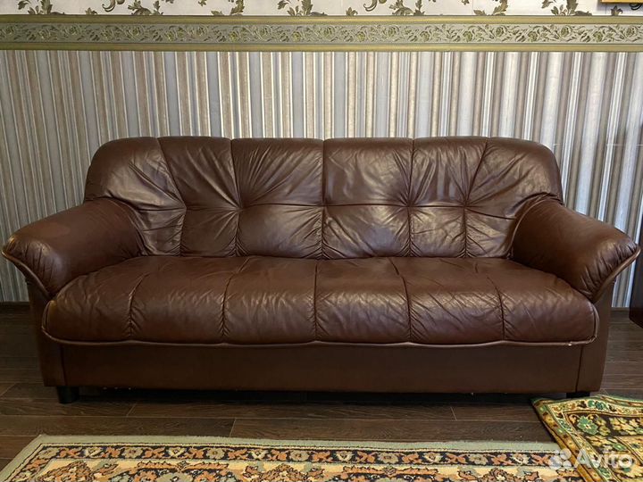 Кожаный диван