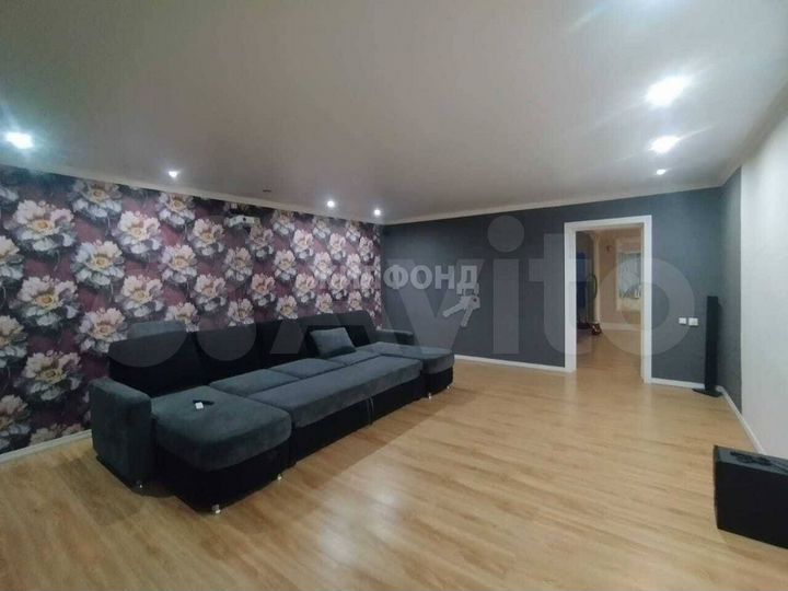 Дом 604,1 м² на участке 20,2 сот.