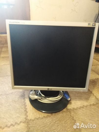 Монитор LG L1751SQ