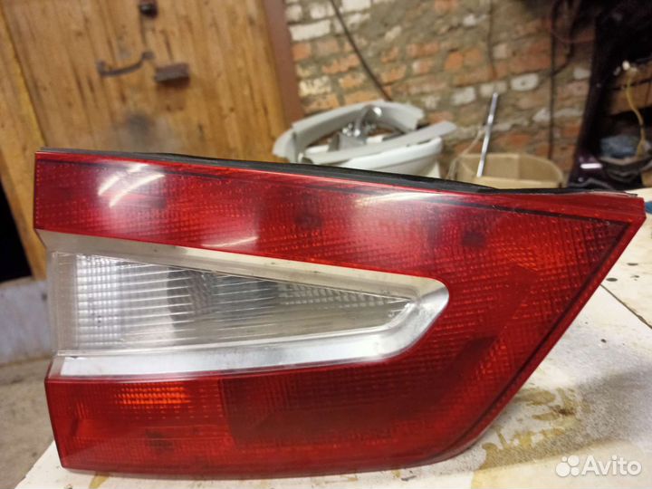 Фонарь задний внутренний левый Ford Galaxy 2