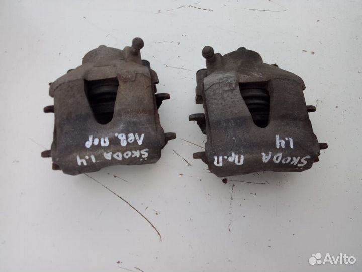 Суппорт тормозной передний Skoda Octavia 1.4