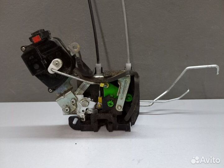 Замок двери передний правый Kia Rio 2 2011