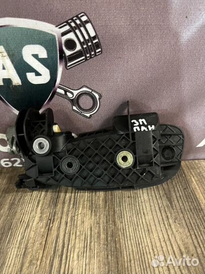 Ответная часть правой ручки Porsche panamera 970