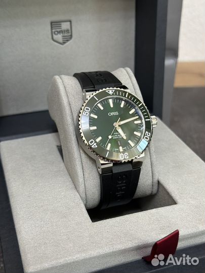 Oris Aquis Date Green 43.5mm оригинал в наличие