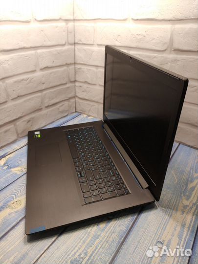 Монстр Lenovo 17.3/IPS/SSD/HDD 1000GB