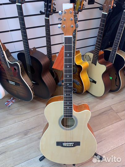 Акустическая гитара Martinez