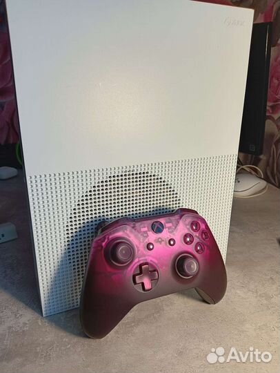 Xbox ONE S 1tb комплект (+подписка с доп платой)