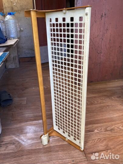 Вешалка для одежды настенная