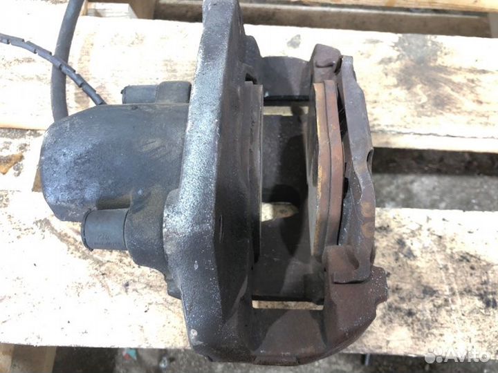 Суппорт тормозной передний левый Bmw X5 E53 M54B30