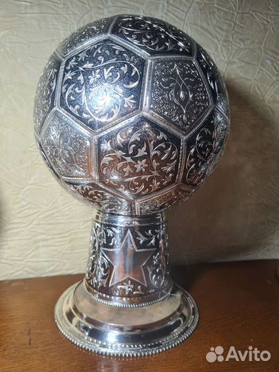 Футбольный мяч из серебра