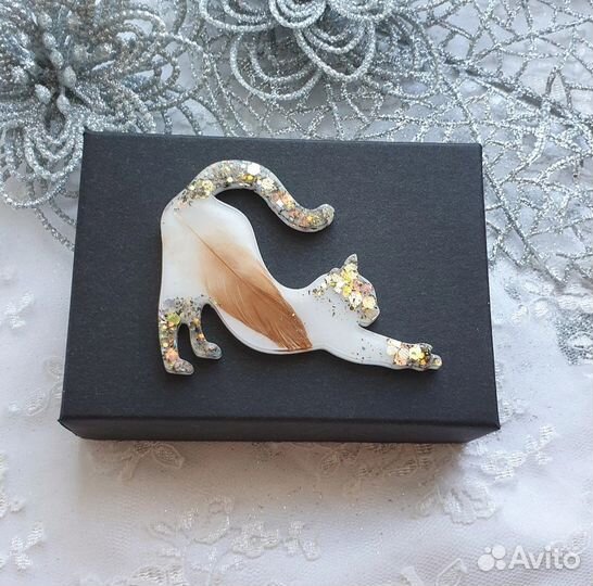 Брошь котик из эпоксидной смолы