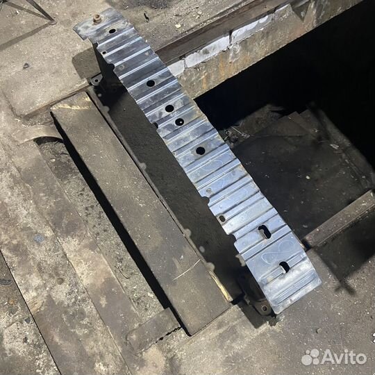 Усилитель переднего бампера ford focus 2