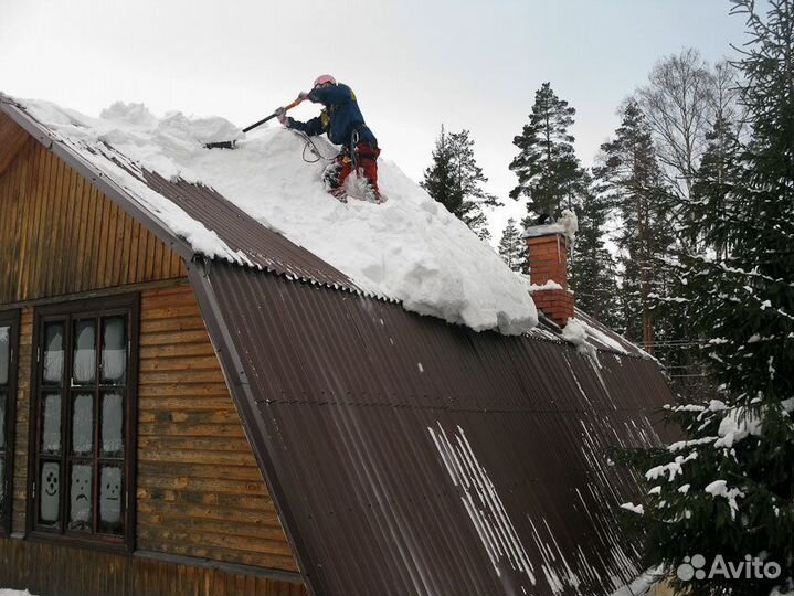 Чистка крыш от снега, наледи и сосулек