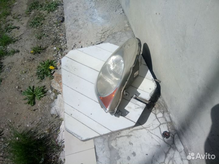 Фара передняя правая Nissan Note (E11, 2006-2013)