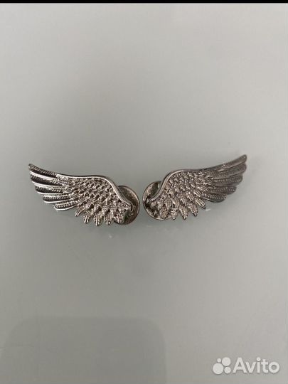 Украшение на воротник рубашки