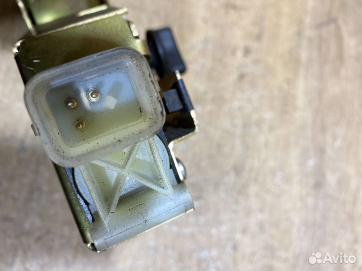 Замок сдвижной правой двери Transit Connect ZD81