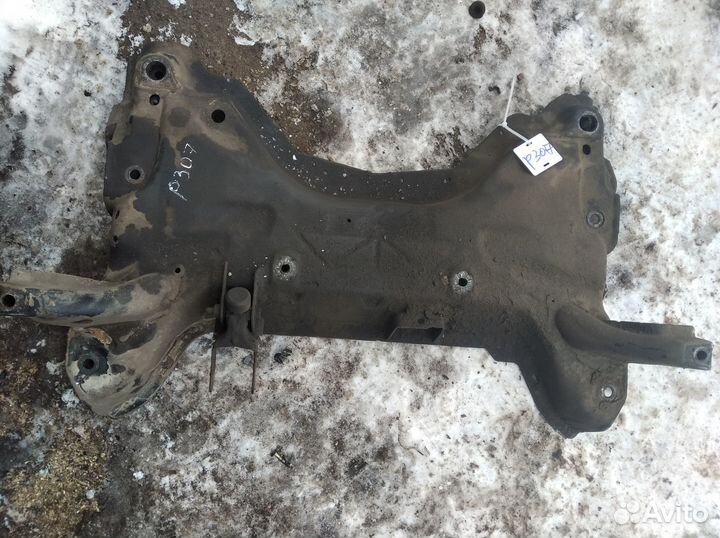 Передний подрамник Пежо 307