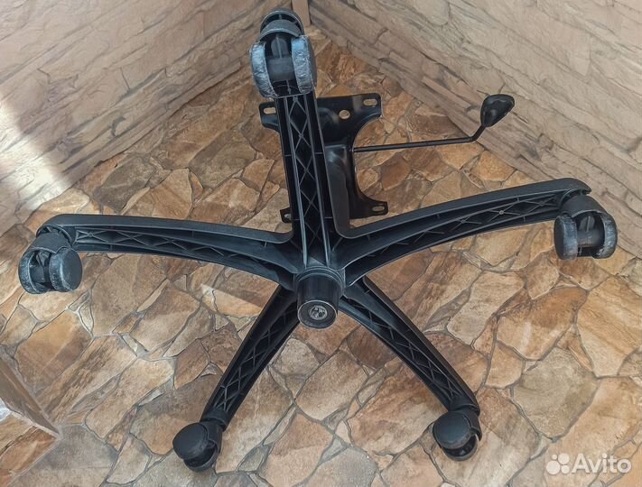 Основание компьютерного кресла