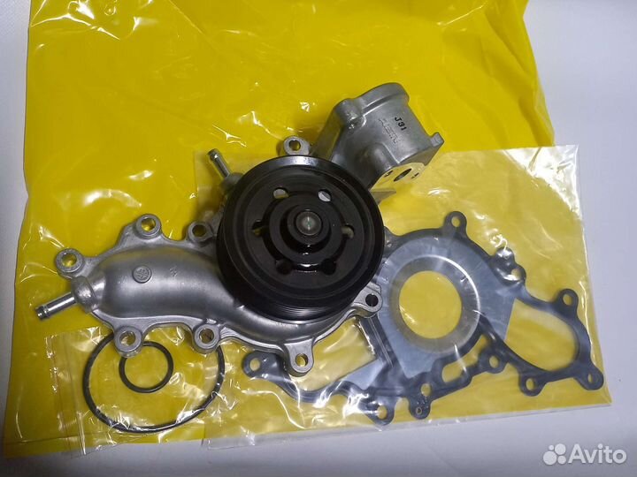 Помпа водяная Toyota LC200 1610059366