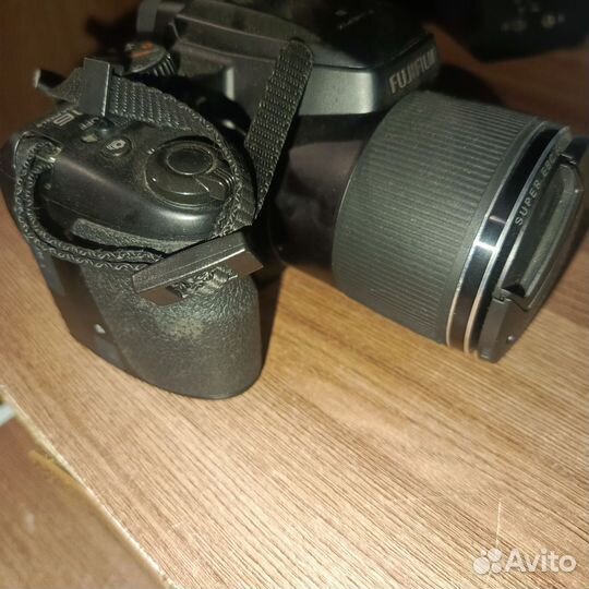 Цифровой фотоаппарат FinePix S9200