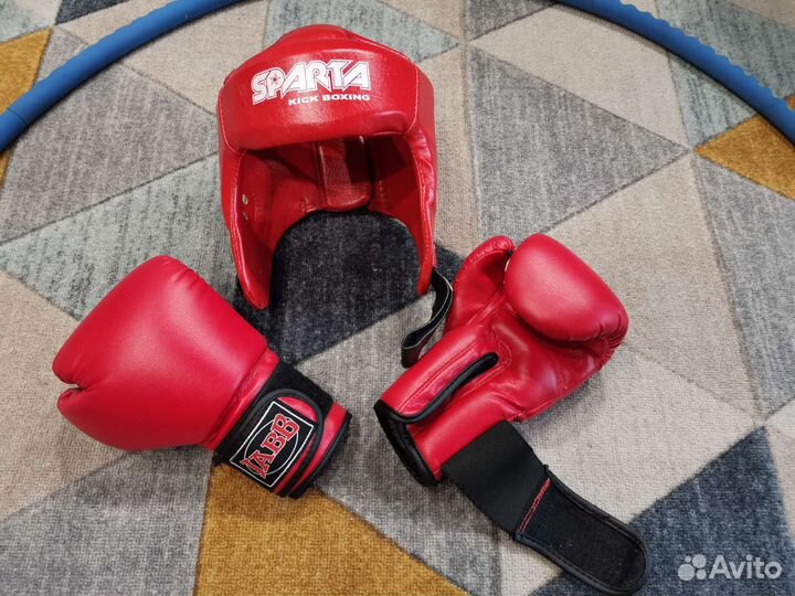 Детские боксерские перчатки и шлем