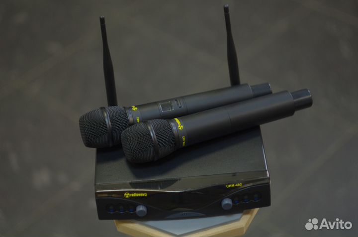 Radiowave UHM-402 радиосистема с 2 ручными микр