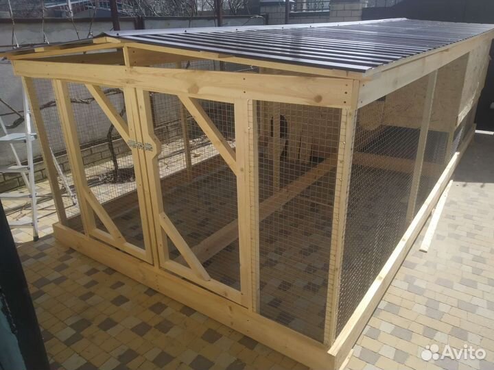 Большой двухсекционный курятник
