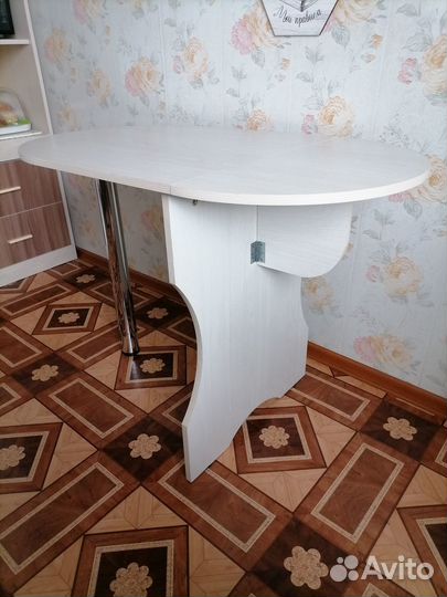 Кухонный стол