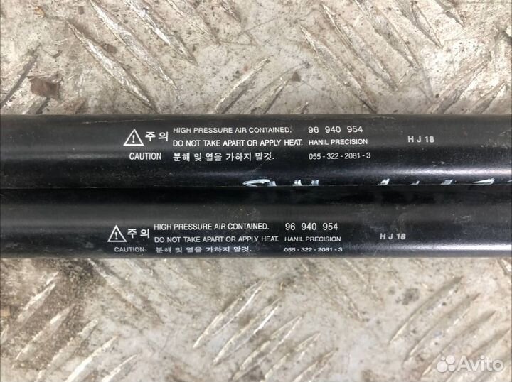 Амортизатор капота Шевроле Лачетти